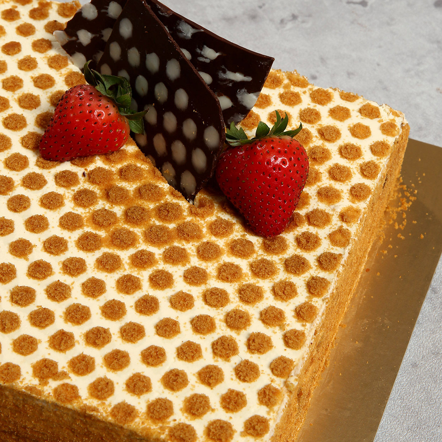 Online Honey Cake Gift Delivery in UAE Ferns N Petals